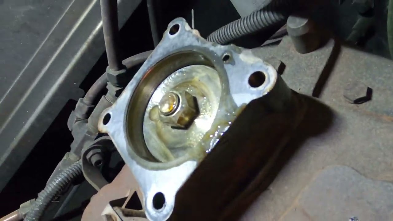 Trucking  ,  Transmission high / low shifter piston teardown Eaton Fuller 10 Speed Auto Shift  .