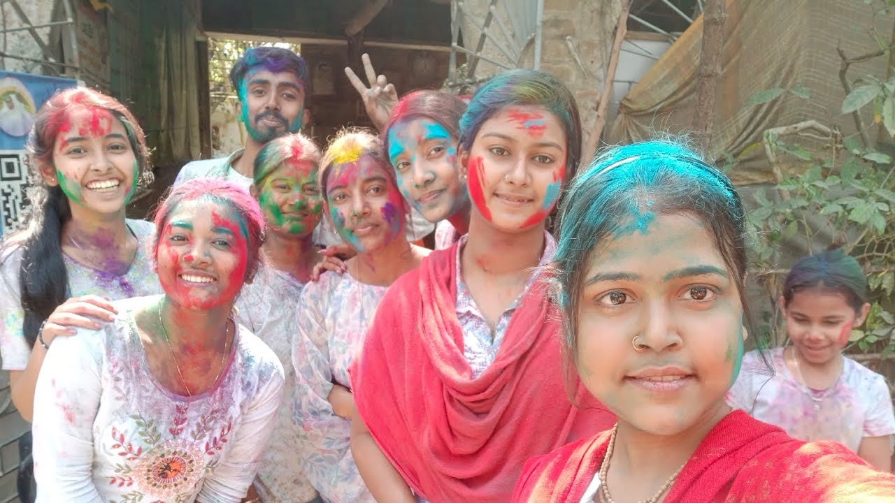 Holir din rong mekha sobai vut hoya gachilam 😅#holi #kajra #friendshipgoals #minivlog
