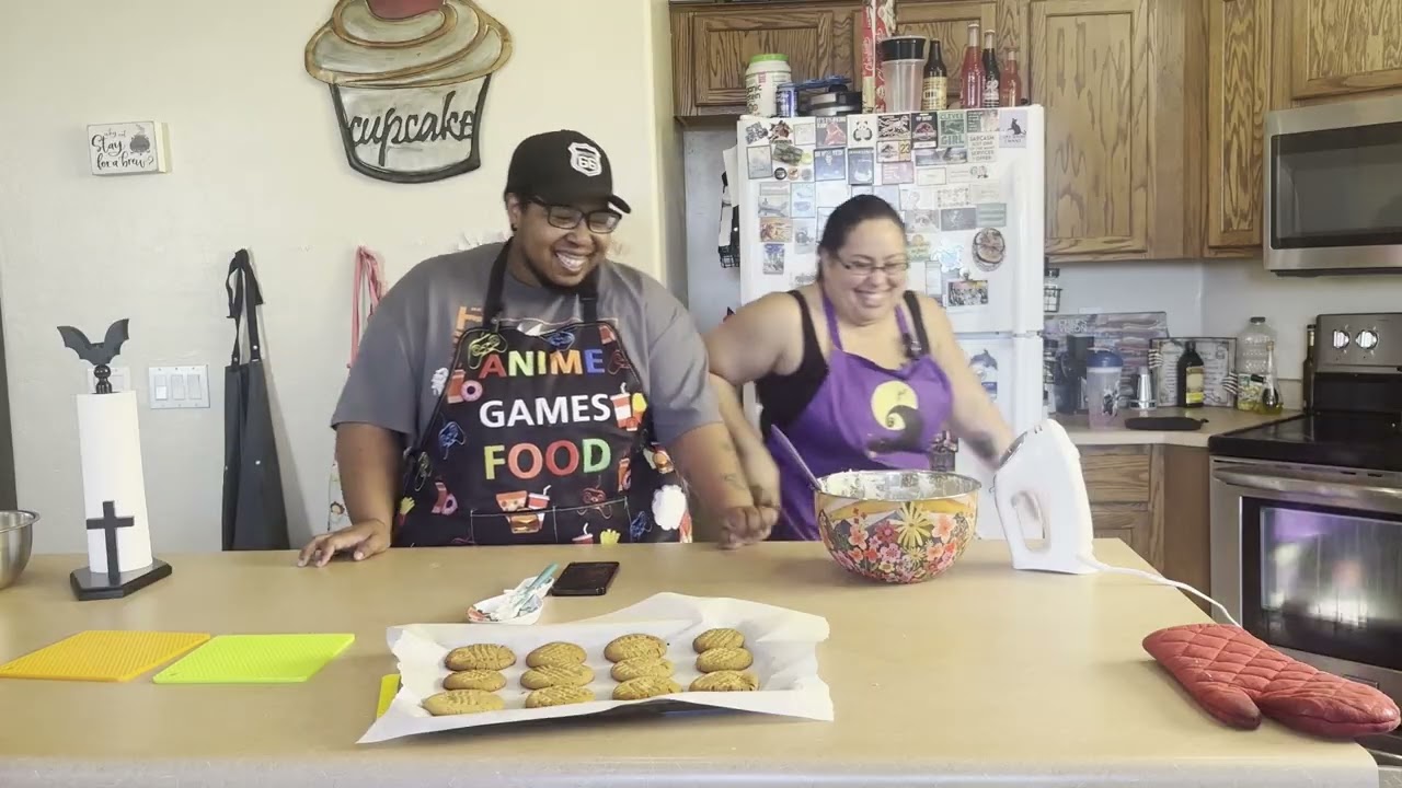 Nerdy Nibbles Ep 013 Peanut Butter Cookies and Ginger Mini-Cakes with Vanilla Frosting