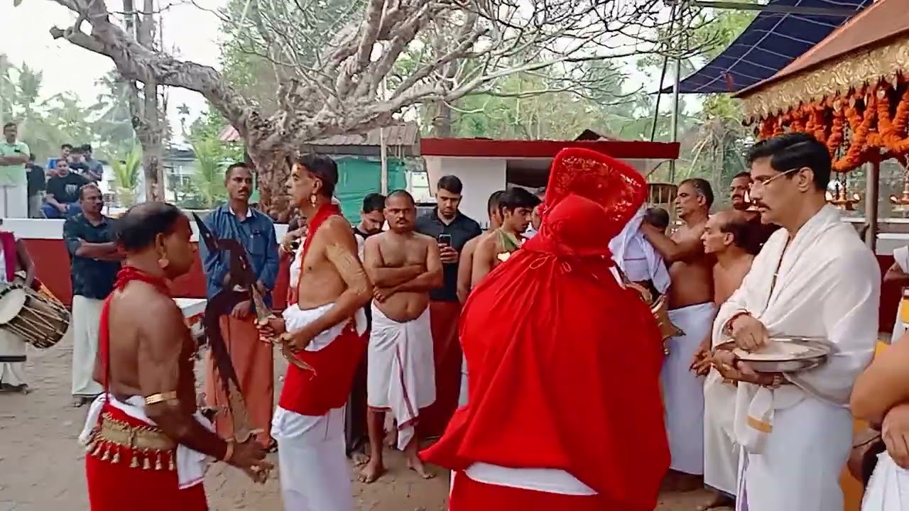 KODIYILA THOTTAM:  KOTTATH PUTHIYAKAVE SREEMUCHILOT BHAGAVTHI KSHETHRAM.PERALASHRY.KANNUR