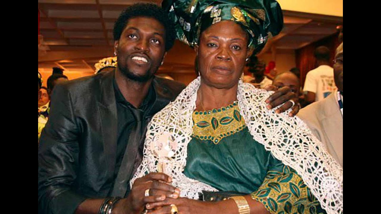 LE DISCOURS TOUCHANT D'EMMANUEL ADEBAYOR AU FUNERAILLES DE SA MAMAN | MONDE ACTU