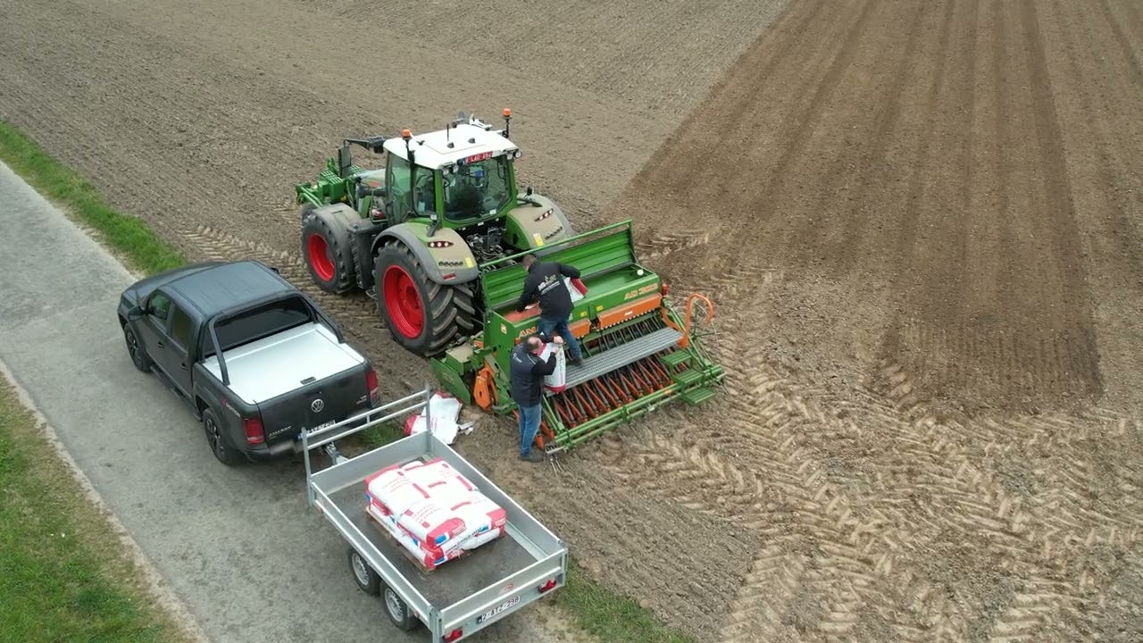 Gerst zaaien 2022 - Hoeve de Heuvel - Gunter Janssen - Fendt 724 - Amazone AD303 - Pelterbeef