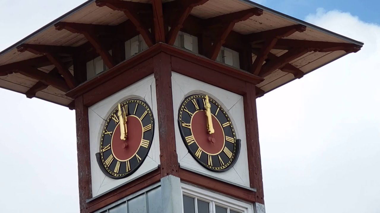 Altes Lager Münsingen - Stundenschlag Turmuhr auf dem Museumsgebäude ECO Baujahr 1908 - in HD.