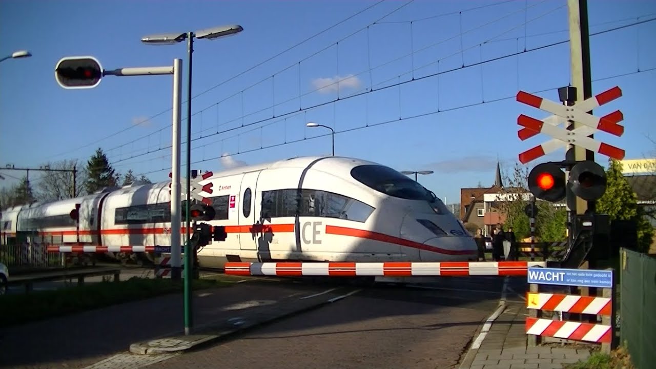 Spoorwegovergang Bunnik // Dutch railroad crossing
