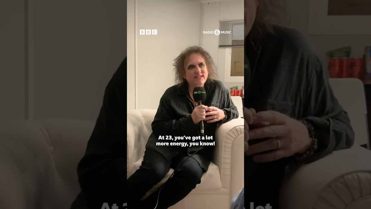 Robert Smith in Awe of Olivia Rodrigo 😭🎸 #shorts #thecure #oliviarodrigo #primavera #festival