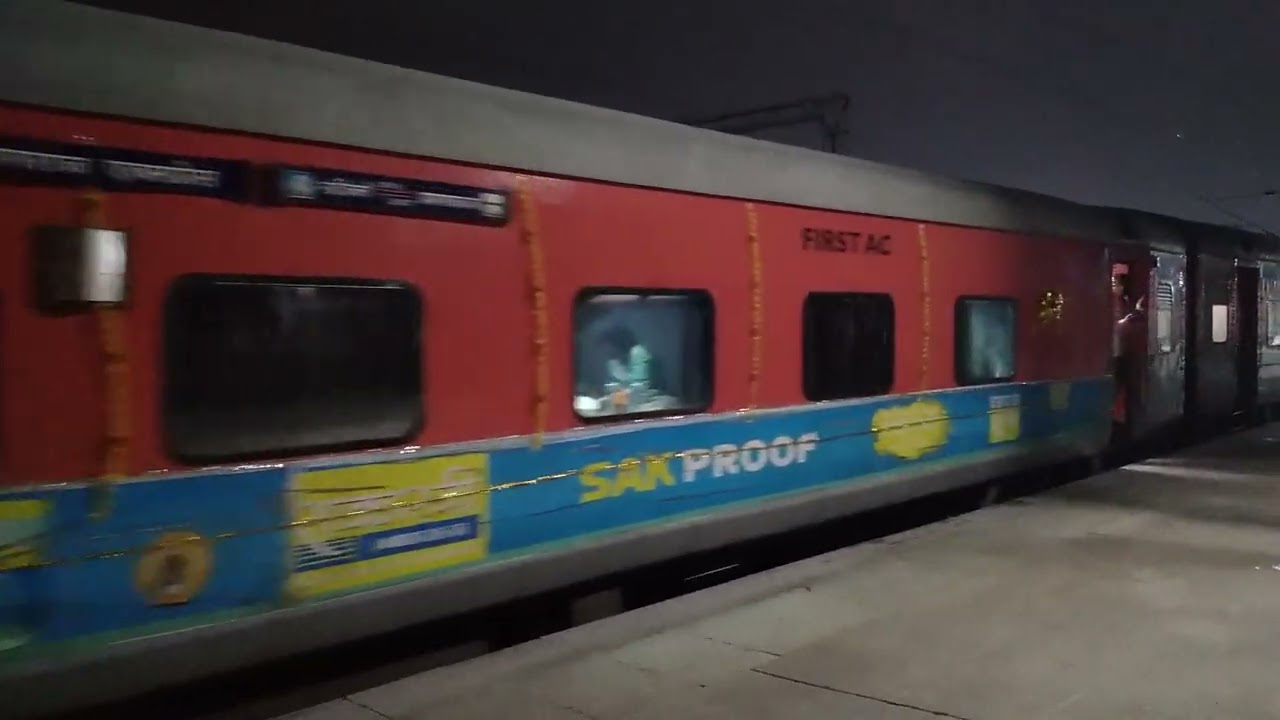 12417 Prayagraj express from PRYJ to NDLS departing from prayagraj jn pt no.1