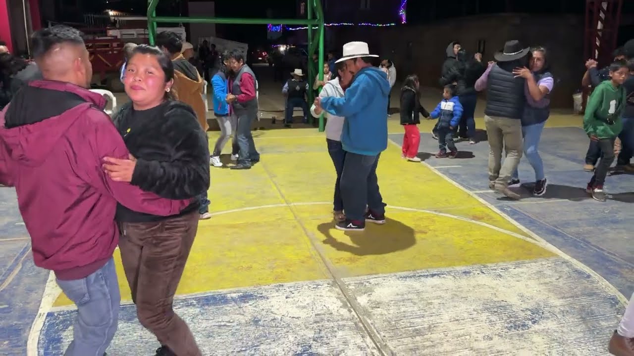 Ag&aacute;rralo pariente🥵🔥 no la sueltes as&iacute; bailan la gente bella de San Miguel Del Progreso💃🕺
