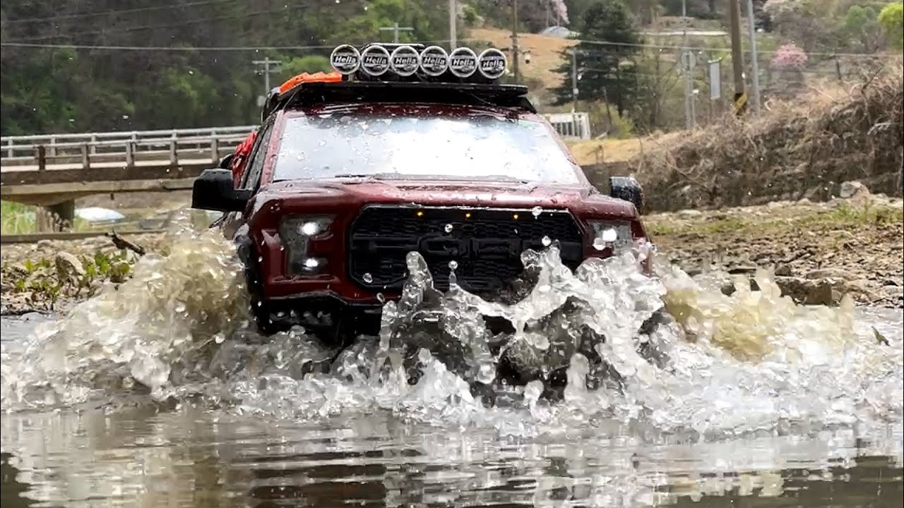 1/8 Scale FORD F150 Raptor Traction Hobby[KM Rc] Off-road Driving 4X4 RC Car