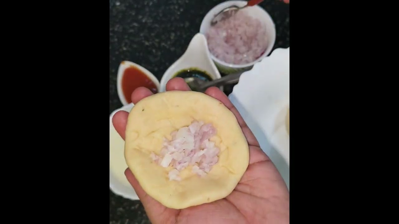 Kachori with simple ingredients subscribe for more scrumptious recipes #yt#shorts#kachori 