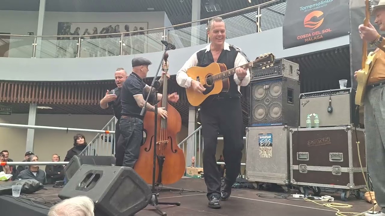 Jack Baymore & His Bandits - AV8 Boogie (exploding double-bass version!)