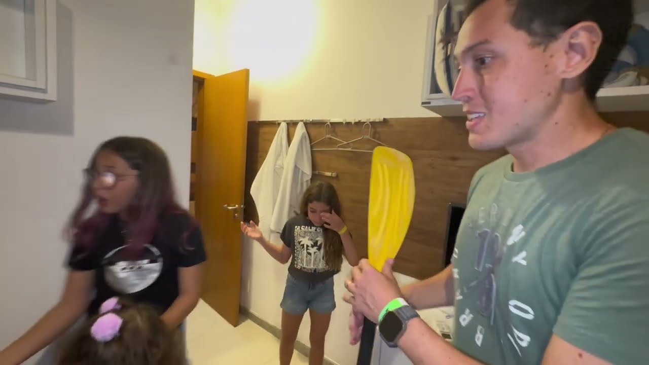 O URSO MALVADÃO INVADIU NOSSA CASA *O pior aconteceu