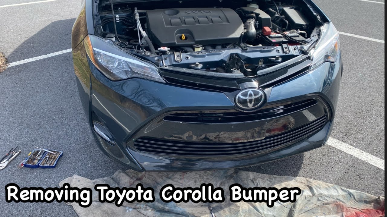 Как снять и заменить центральную накладку переднего бампера Toyota Corolla (2018)
