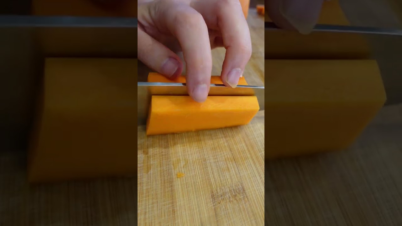Советы за 30 секунд: как разрезать дубинку 🥕 #шорты #как #кухонныелайфхаки