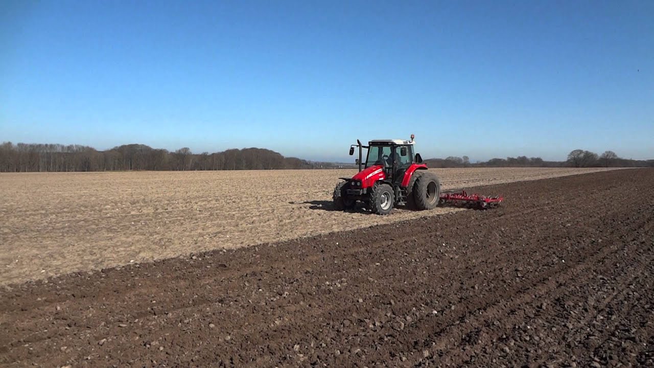 Massey Ferguson 5435 with Kongskilde SGC 6,7m.