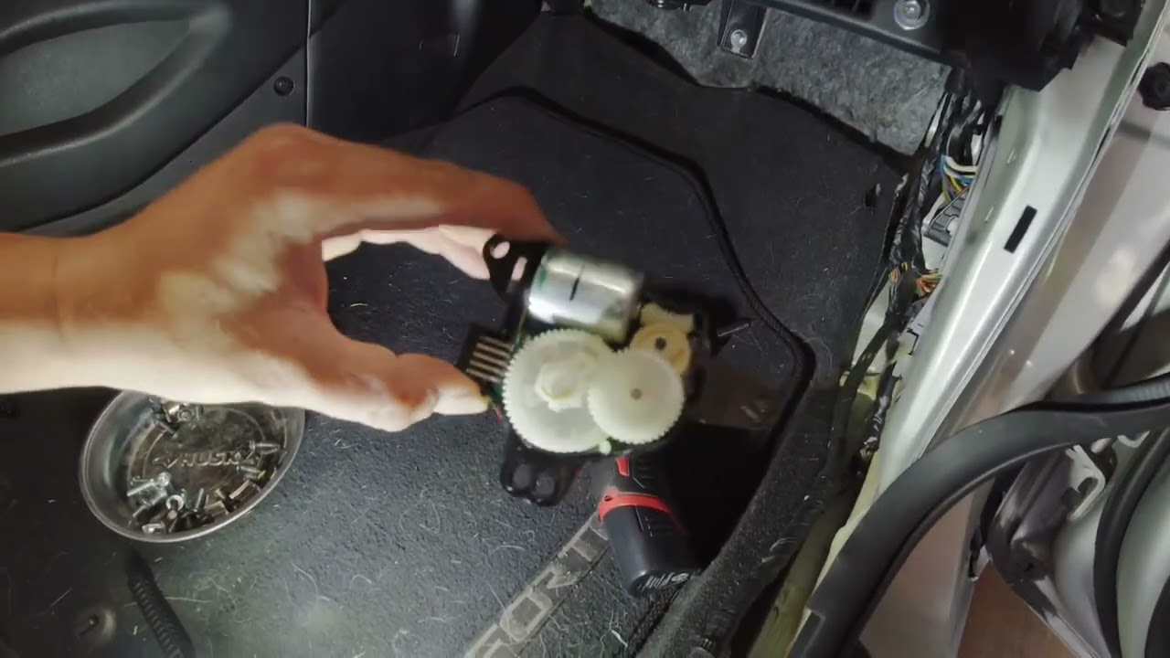 2014 Kia Forte blend door actuator replacement