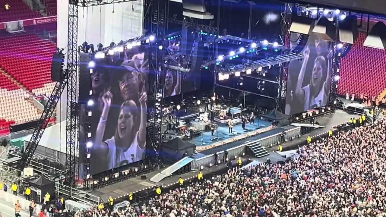 Bruce Springsteen Dancing in the dark live in Liverpool