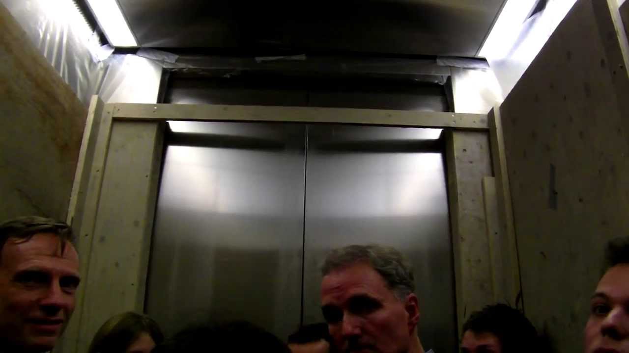 we worden bevrijd na meer dan een uur uit de lift van het grootste gebouw van Nederland De Rotterdam