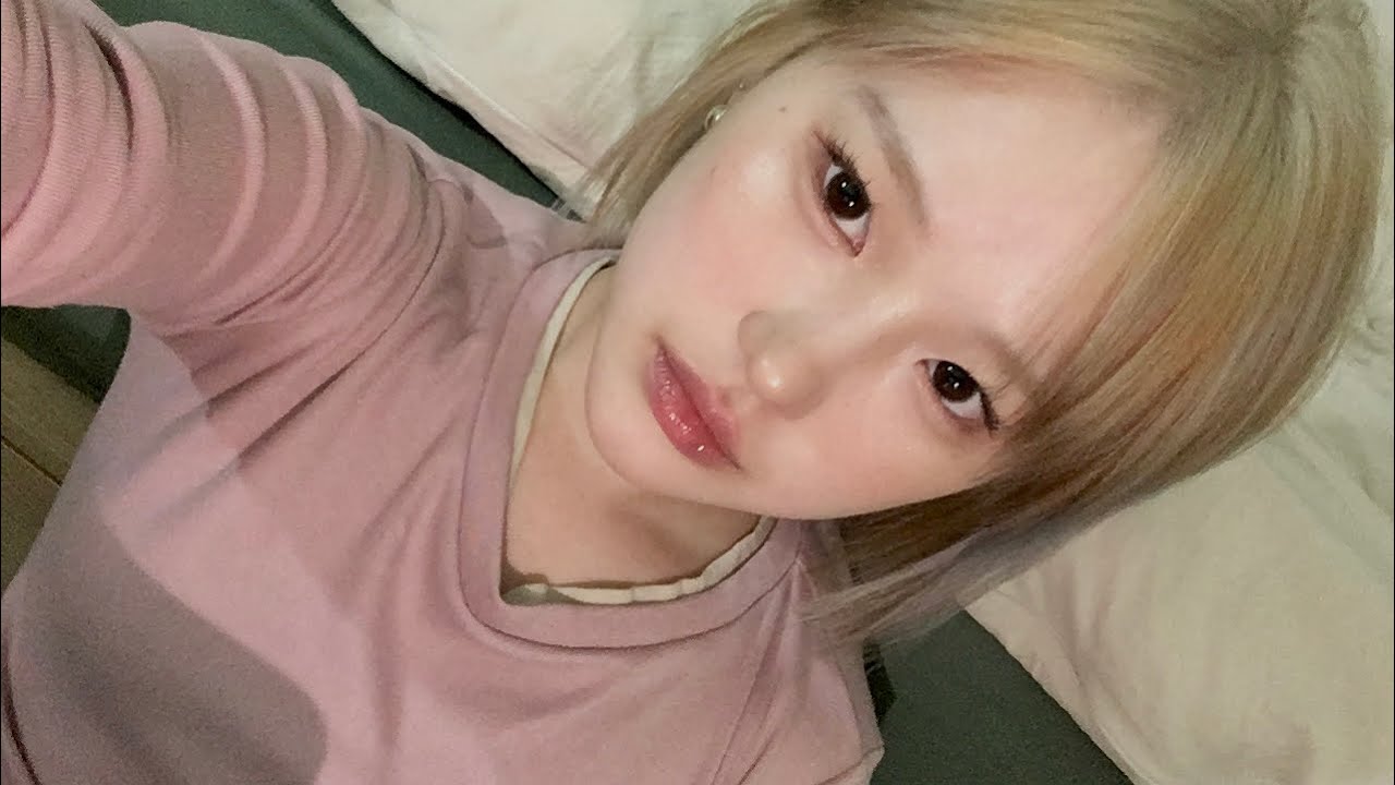 딸기우유 메이크업 후 같이 수다 떨기
