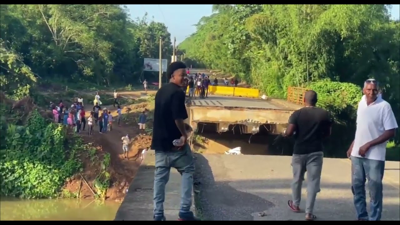 Protesta En El Puente Que Se Derrumbo En La Carretera Yamasá Don Juan.