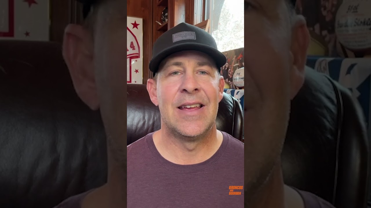 His role as a "prop" on the ManningCast: Brandon Stokley shares funny story 