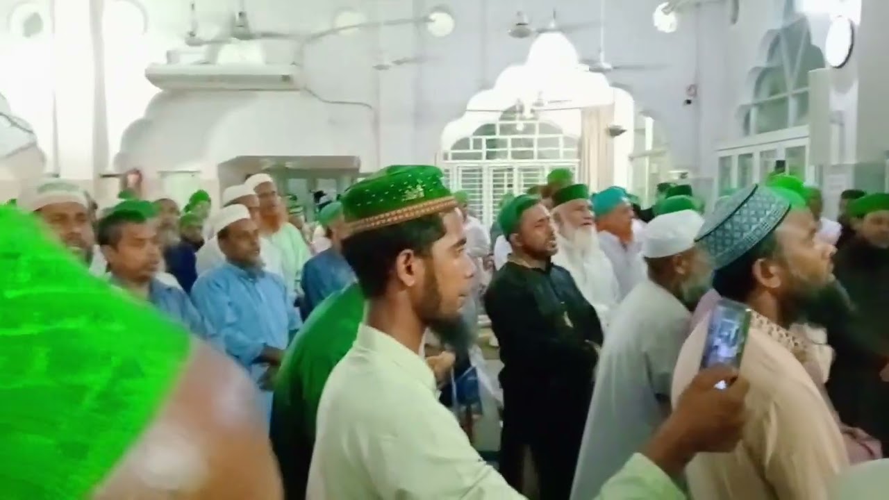 হযরত শাহজালাল (রা.) এর ওরছ মোবারকে আল্লাহ আল্লাহ জিকির ও মিলাদ মাহফিল