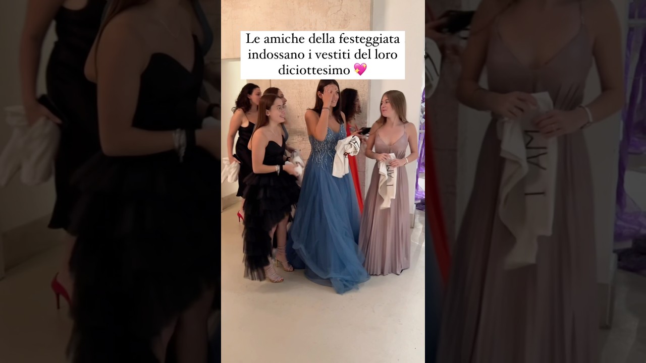 Le amiche della festeggiata indossano i vestiti del loro  diciottesimo #diciottesimo #outfit #amiche