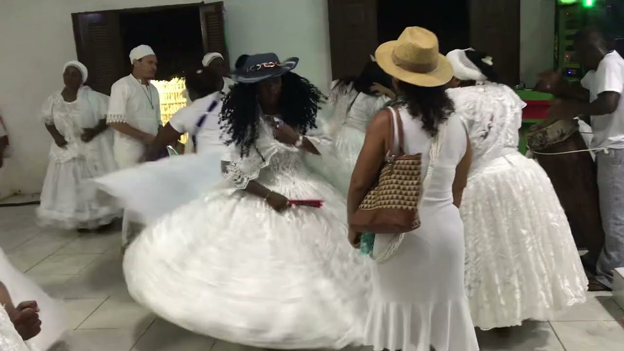 Mãe de Santo Roxa na casa da Mãe de Santo Gerusmar 👏🏾👏🏾👏🏾👏🏾👏🏾