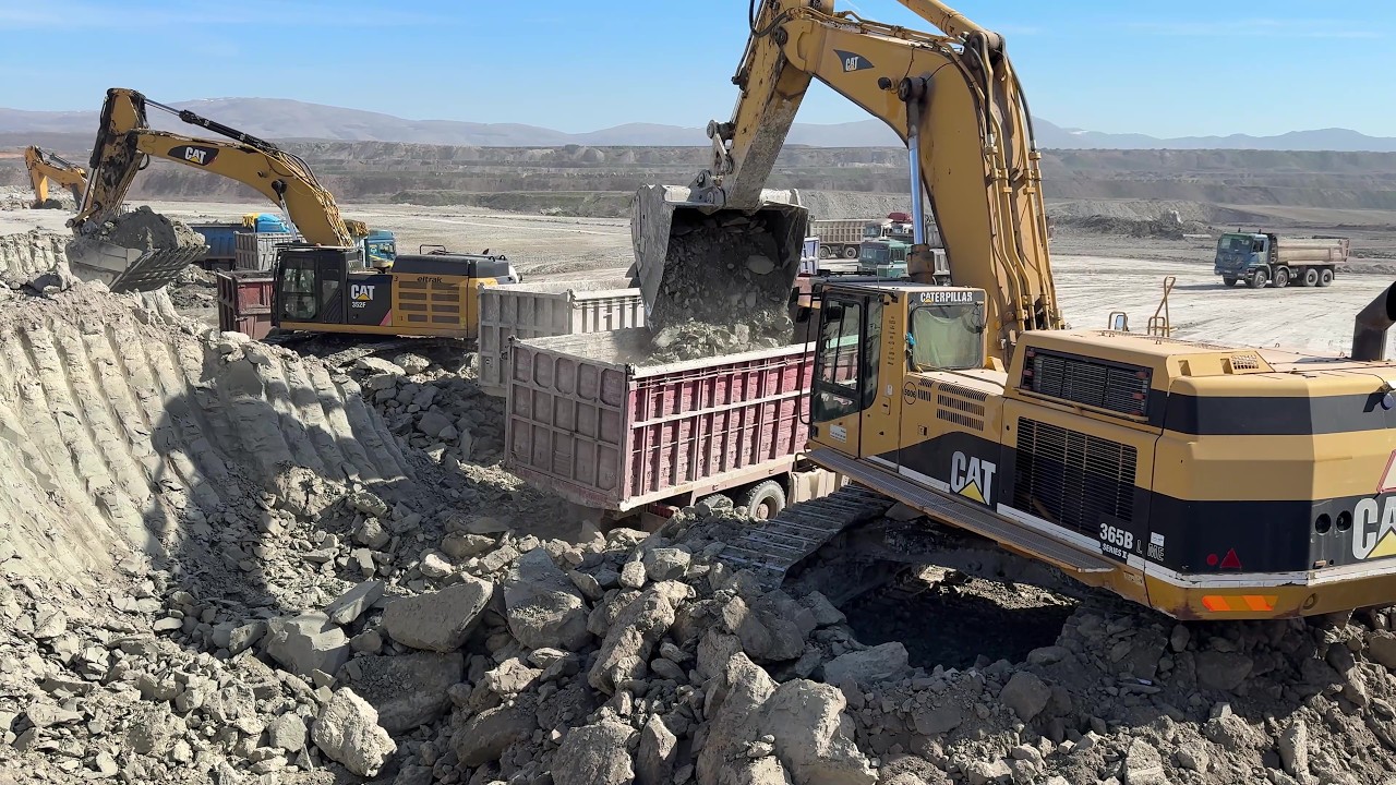 Caterpillar 365B, 352F & Liebherr 964 Loading Fleet Of Trucks At Massive Mine | 4K - Ascon Ltd