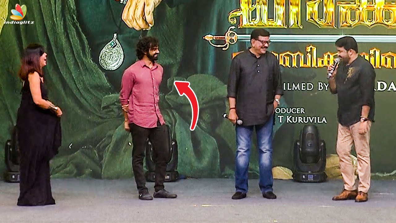 Mohanlal Imitates Pranav on Stage 😂 | Marakkar Movie, Priyadarshan, Kalyani Priyadarshan