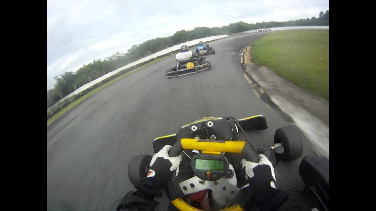 O que pensa um piloto durante uma corrida de kart?