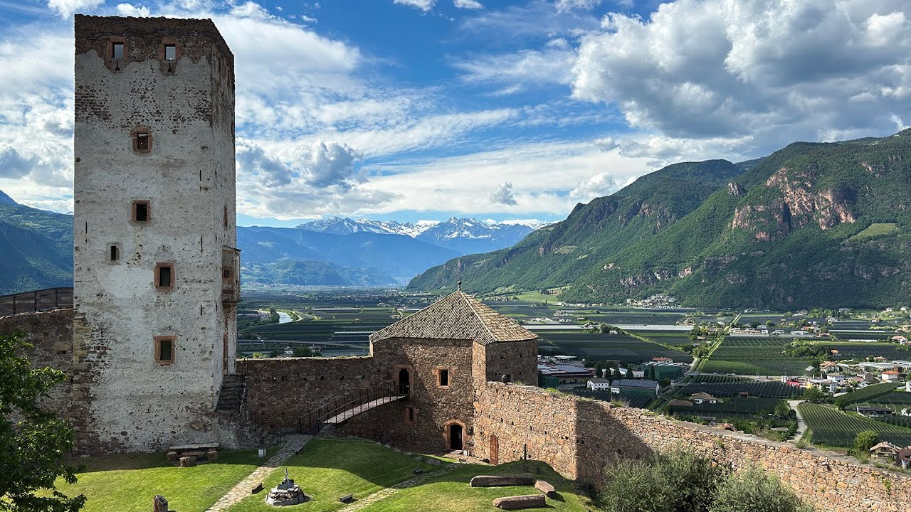 Schloss Sigmundskron: Magische Aufnahmen, die du nicht verpassen solltest · ITALY