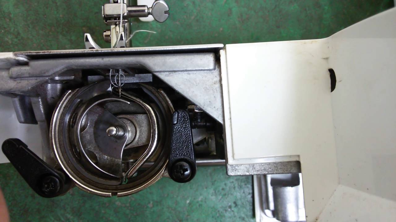 Colocando no tempo máquina de costura 2250 singer