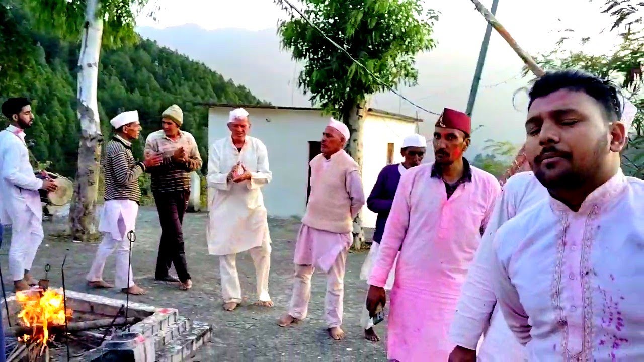 होली का त्योहार भी नजदीक है || होलियारों की मस्ती पूरी टीम के साथ || Pahadi Lifestyle Vlog 