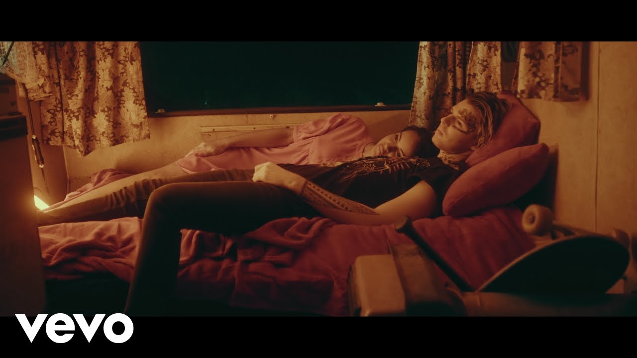 Eden Seven - Trashboy (Clip officiel)