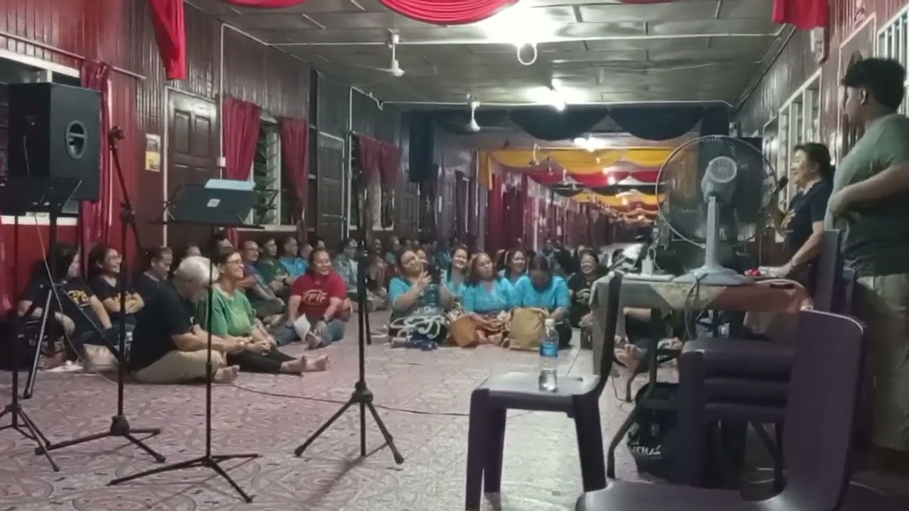 PELAYANAN WANITA BEM SIB VISTA PERDANA MIRI MELAYANI DI KELOMPOK SUNGAI TANGAP NIAH .