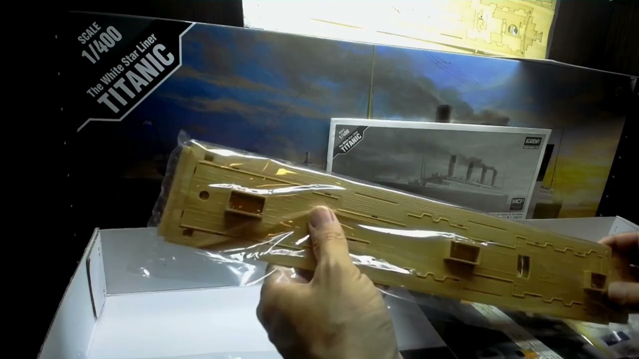 Academy 1 400 RMS Titanic Review with Wooden Deck & PE