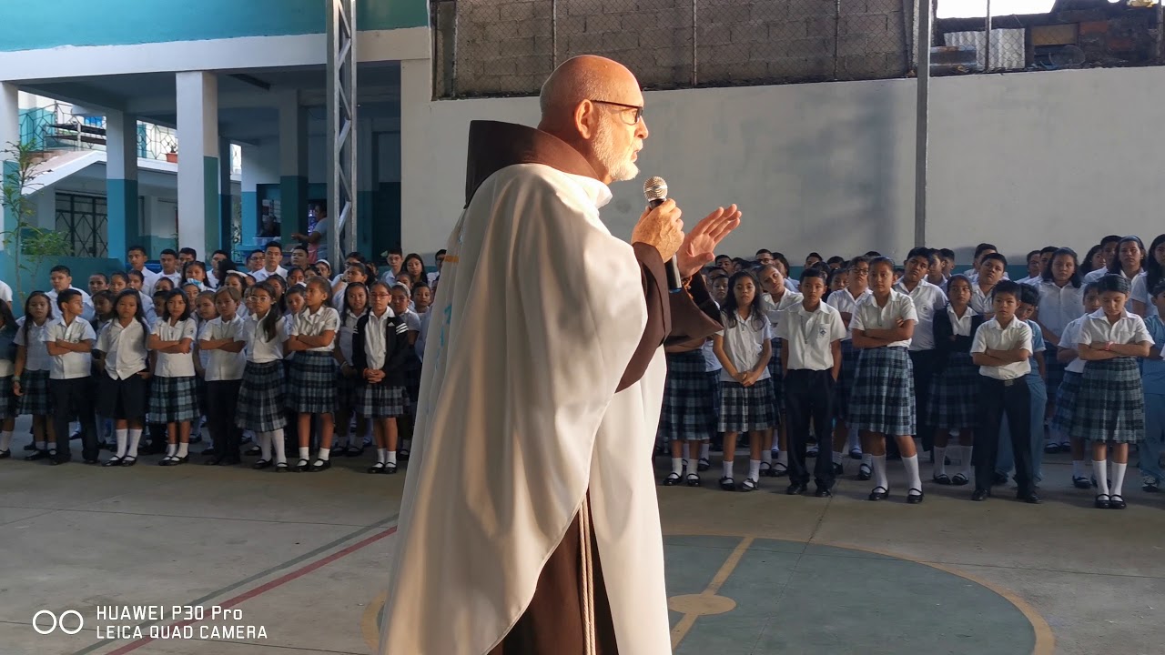 Iniciando año escolar padre Jack