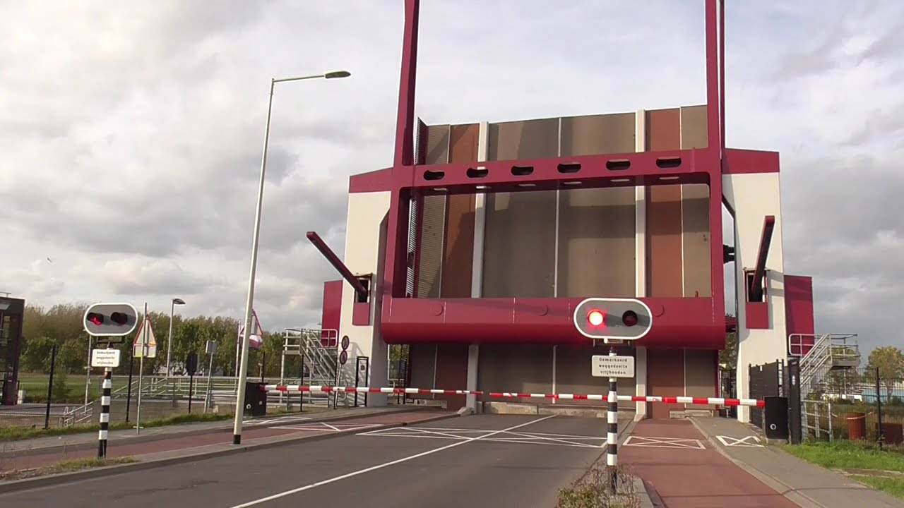 Brugopening Brug Burg. Peterssluis Bergen op Zoom Ophaalbrug Drawbridge/ Pont Basculant/ Klappbrücke