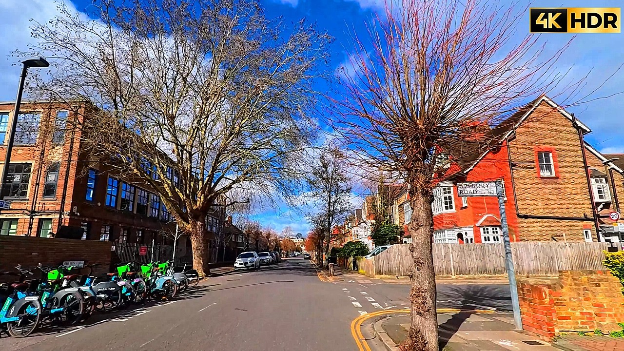 🇬🇧 SUNNY LONDON WALK 4K | Quiet Wimbledon Chase & Wimbledon – Peaceful Suburbia 2026