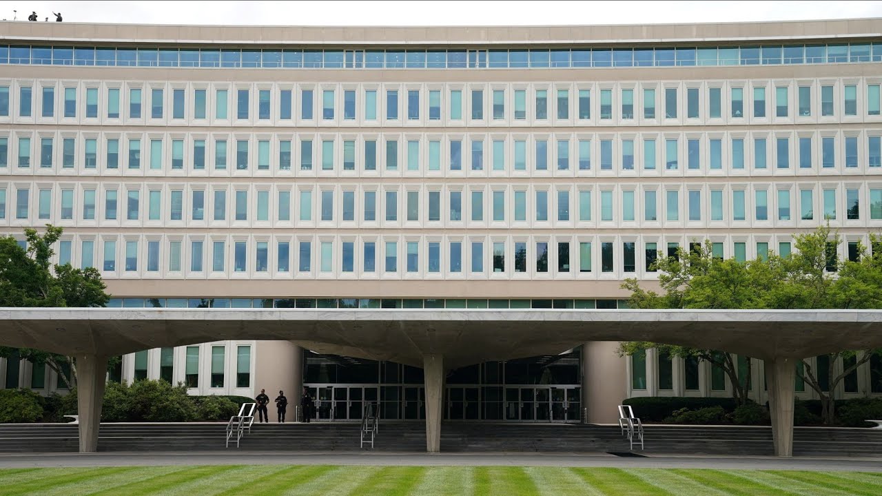 🚨 Woman Shot Outside CIA Headquarters After Ignoring Orders | Shocking Security Breach in Langley!