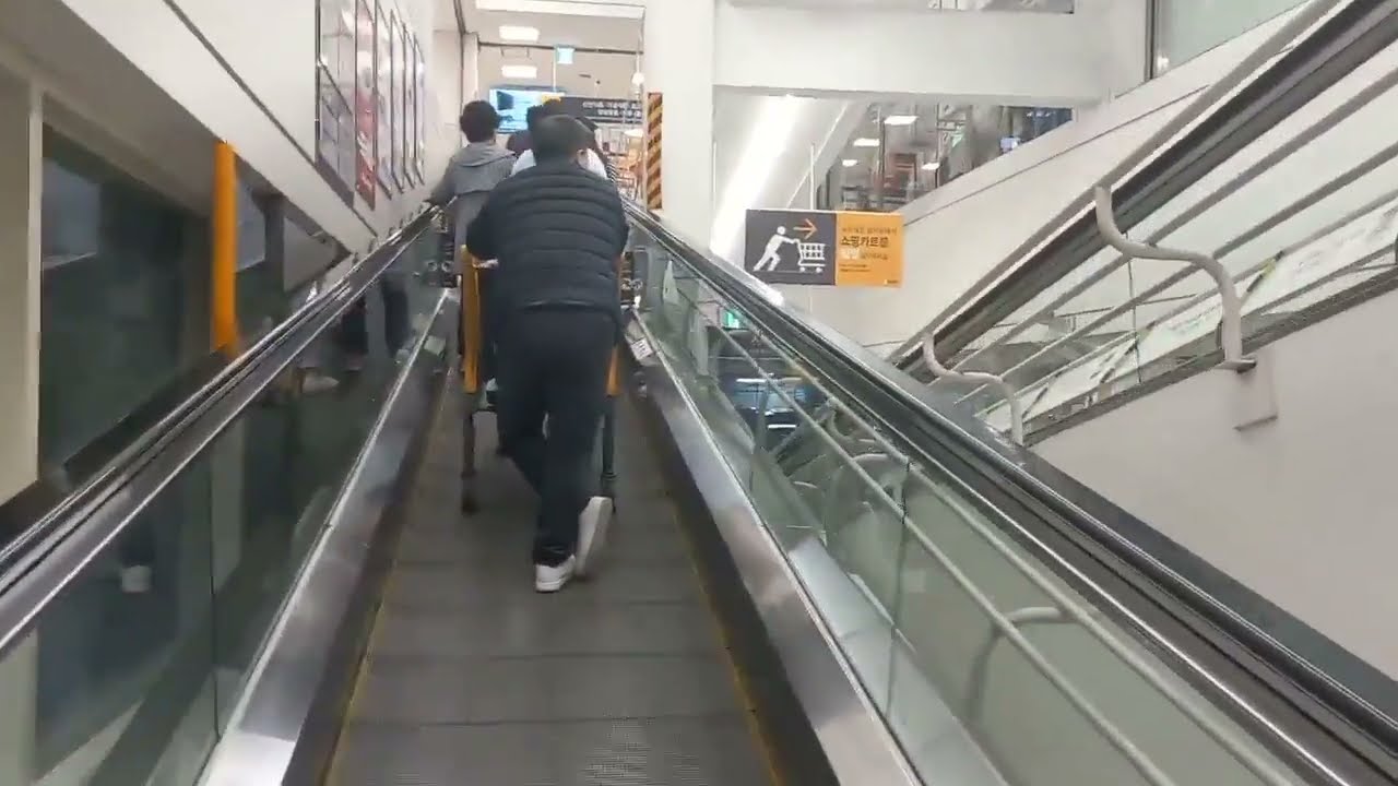부산 이마트 사상점 무빙워크 moving walk 1층에서 지하 1층으로 내리막 오르막 답사기