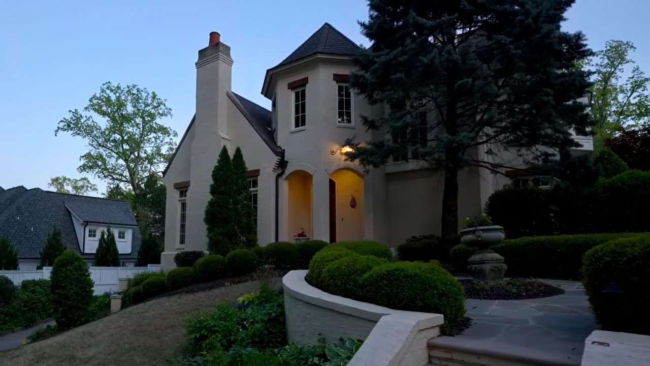 Evening Walk Through Upscale North Carolina Neighborhood | Nature Sounds for Sleep and Study