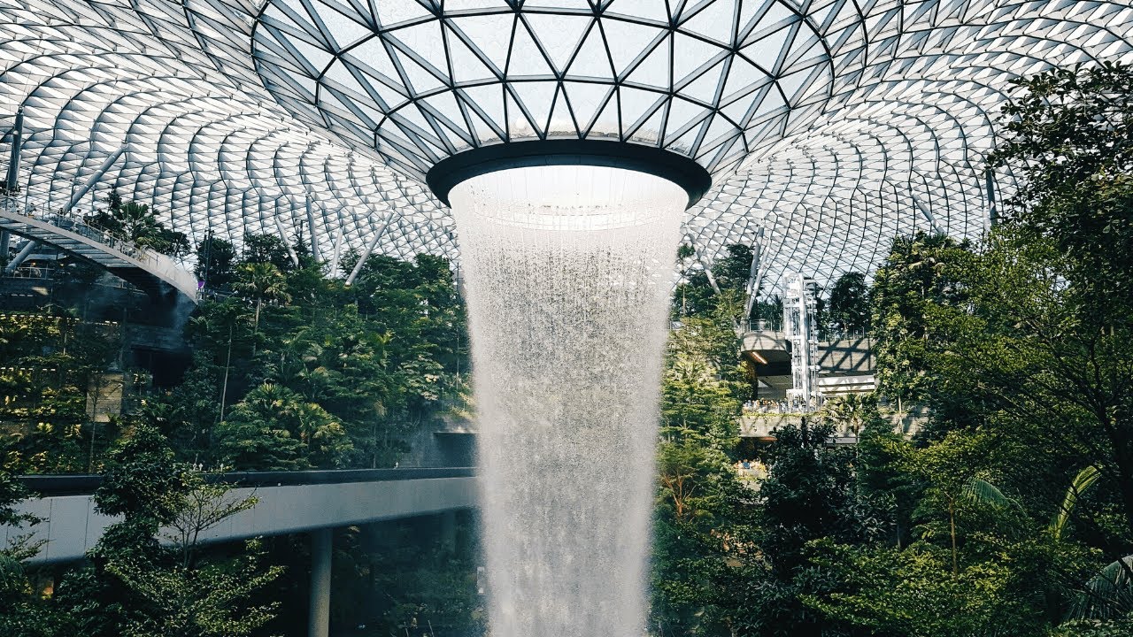 SOBREVIVIMOS 15 HORAS en el AEROPUERTO de SINGAPUR 😱