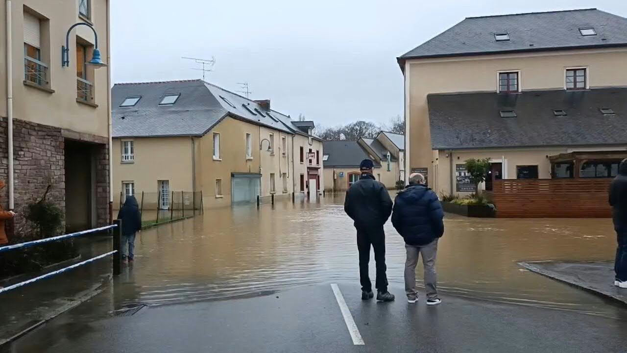 Rues inondées en Ille-et-Vilaine, la vigilance orange crue s'étend à l'Ouest | AFP Images