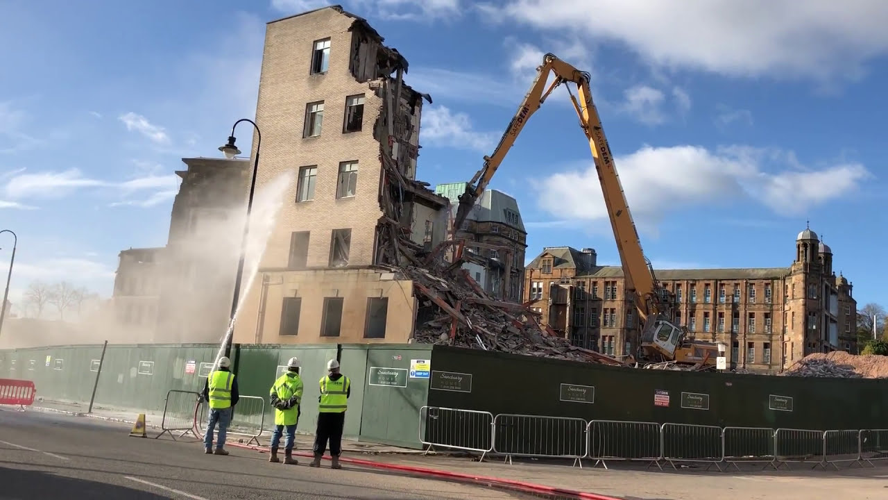 Victoria Infirmary, Glasgow live demolition -29/10/17 -125 years of Health care ends‼️🏥