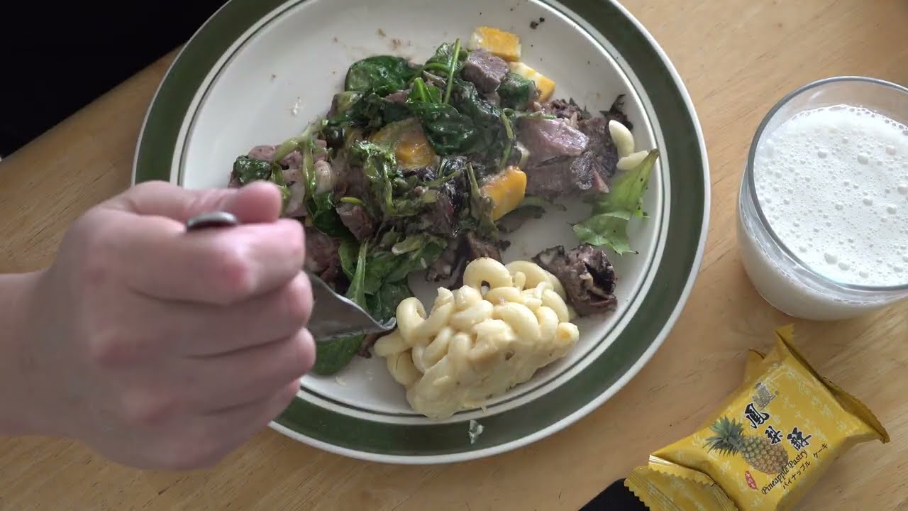 ASMR - SALAD AND CHOPPED STEAK + PINEAPPLE CAKE EATING SOUNDS