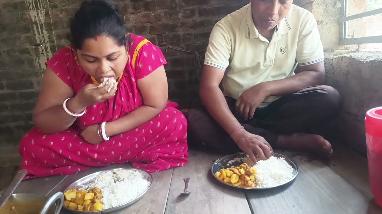 📌তাড়াহুড়োর মধ্যে আর কি করবো এই এক তরকারি ভাত।🍱👌