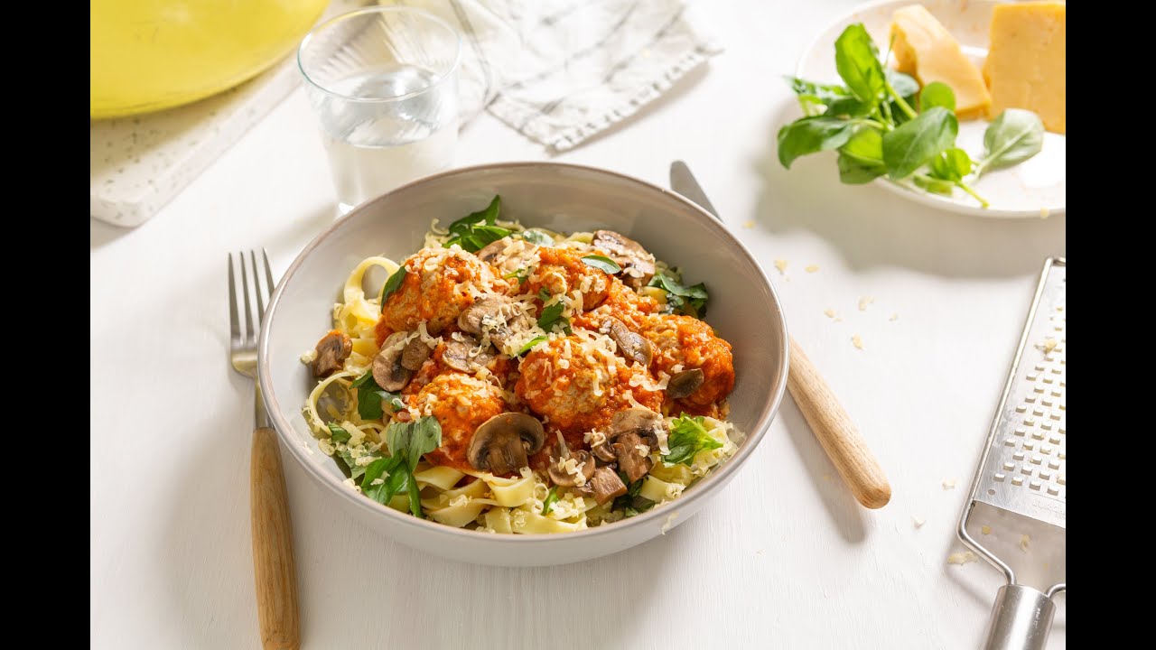 Balletjes in tomatensaus met pasta