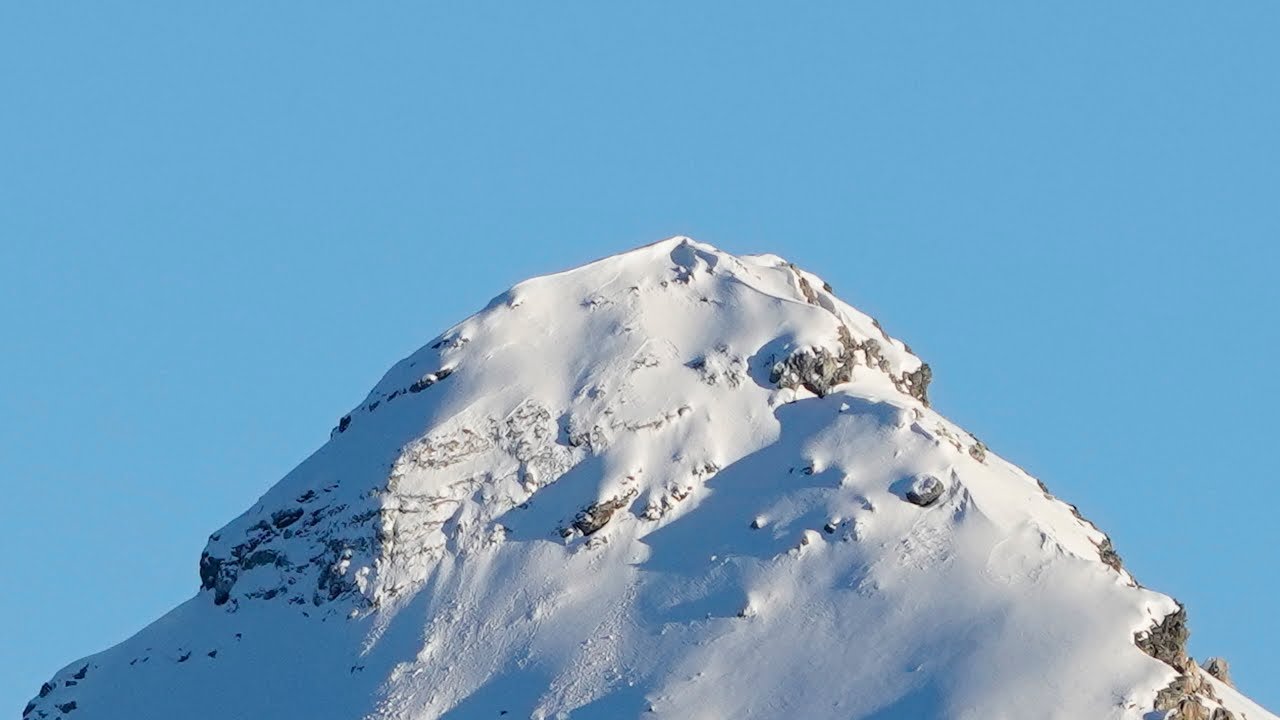 MONTAGNA  PANORAMICA DELLE VETTE ALPINE INNEVATE