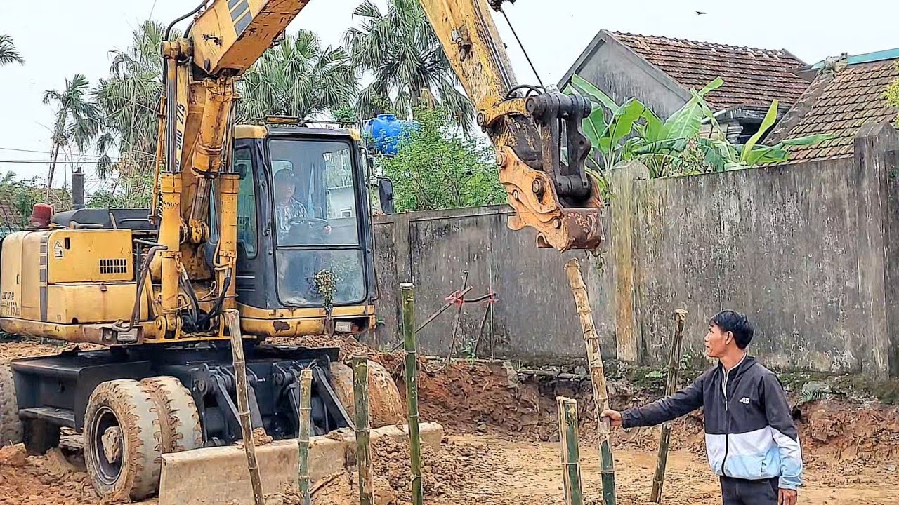 Máy Xúc KOMATSU Làm Việc Dùng Cần Múc Đóng Cọc Tre Móng Nhà Rất Chắc -TẢI BEN TV -